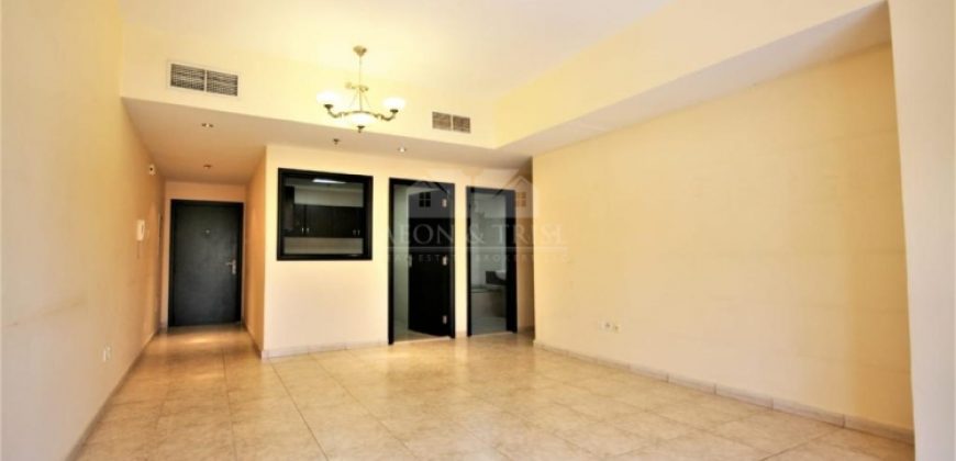 Spacious 2 Bed with close Kitchen | Pool View