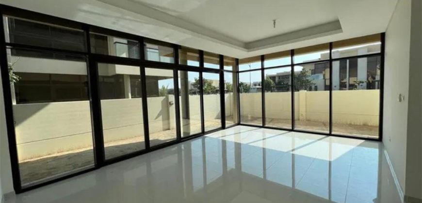 Exclusive | 3 Bedroom+Maid | L shape Townhouse