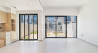 Brand New | 3 Bed | Close to Pool | Vacant.
