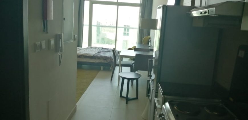 Furnished studio with balcony ready to move in