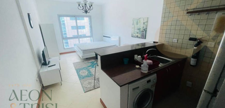 Fully Furnished |Close to Metro | Chiller Gas Free