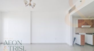 Exclusive | Amazing Lake View | Mid Floor | Vacant