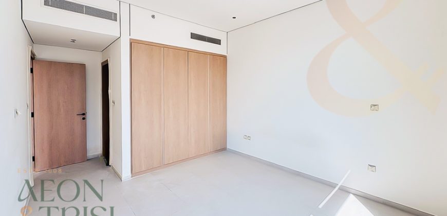 Spacious 1 Bedroom | Elegant Living | Pool View