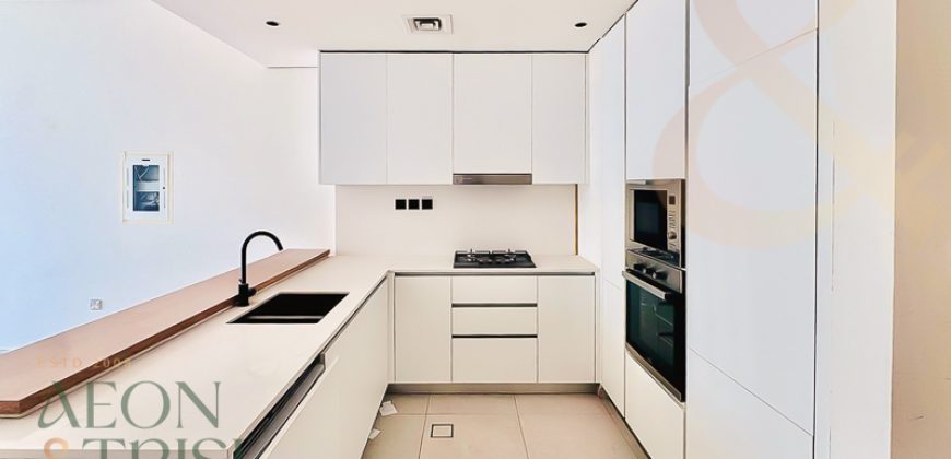 Spacious 1 Bedroom | Elegant Living | Pool View