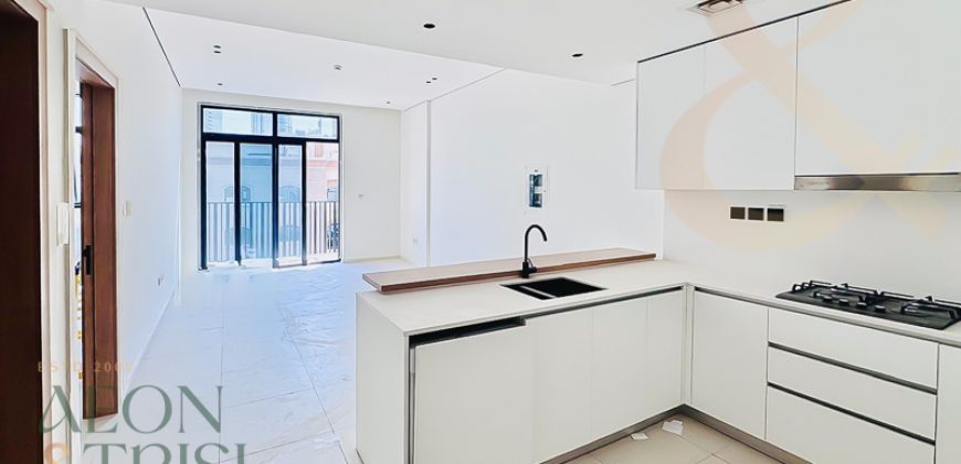 Spacious 1 Bedroom | Elegant Living | Pool View