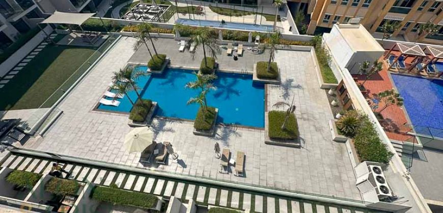 Vacant  | Pool view | Top Floor