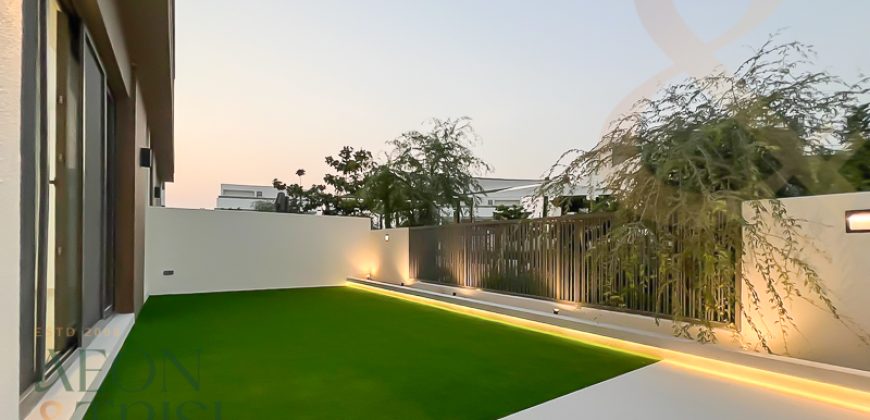 Fully Upgraded | Landscaped | Next To Amenities